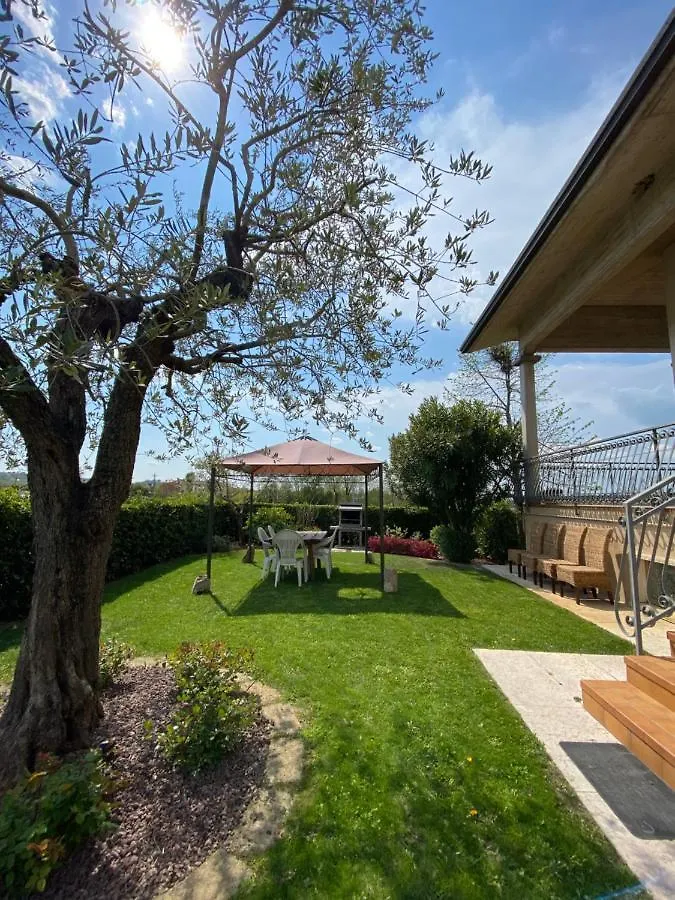 Casa Luigi - Appartamenti A Peschiera Del Garda Lägenhet