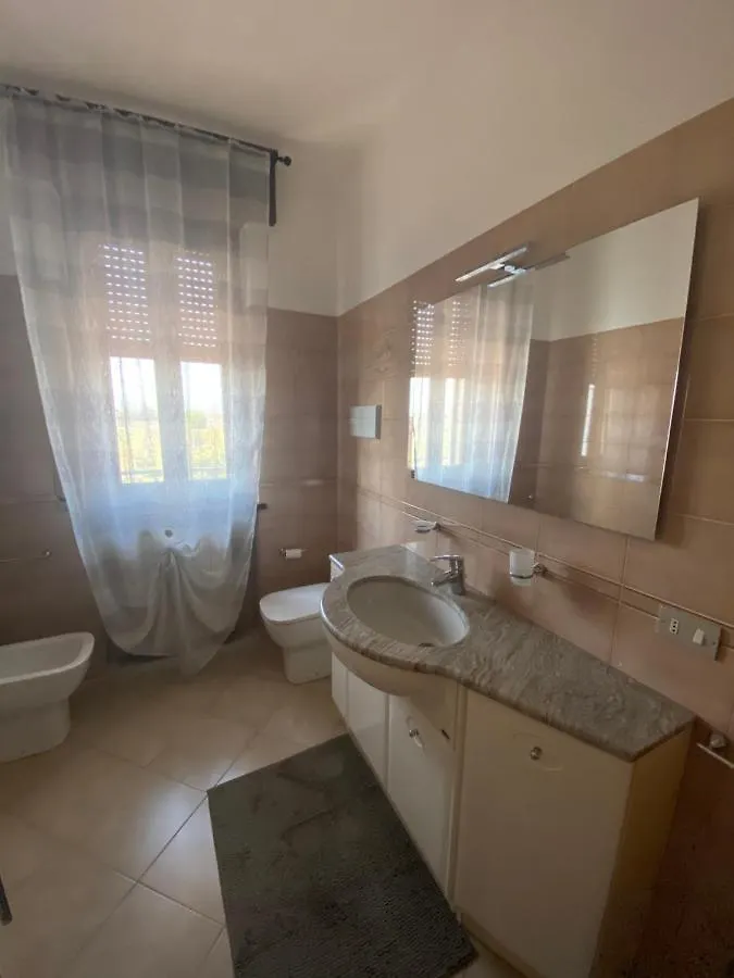 Casa Luigi - Appartamenti A Peschiera Del Garda Lägenhet